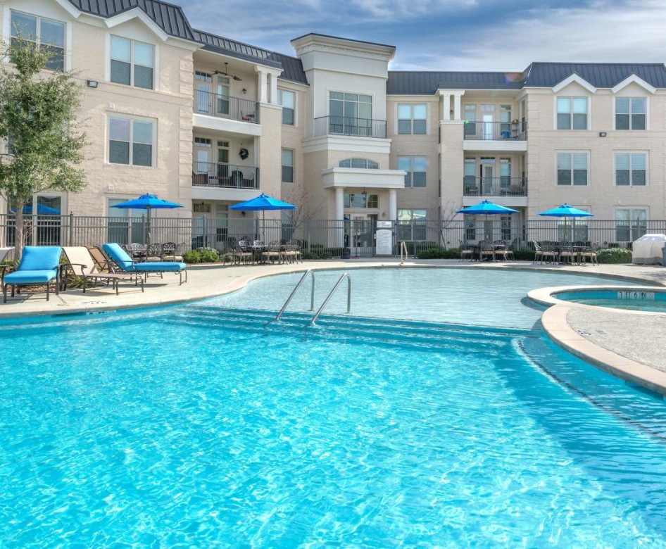 Large swimming pool with spa