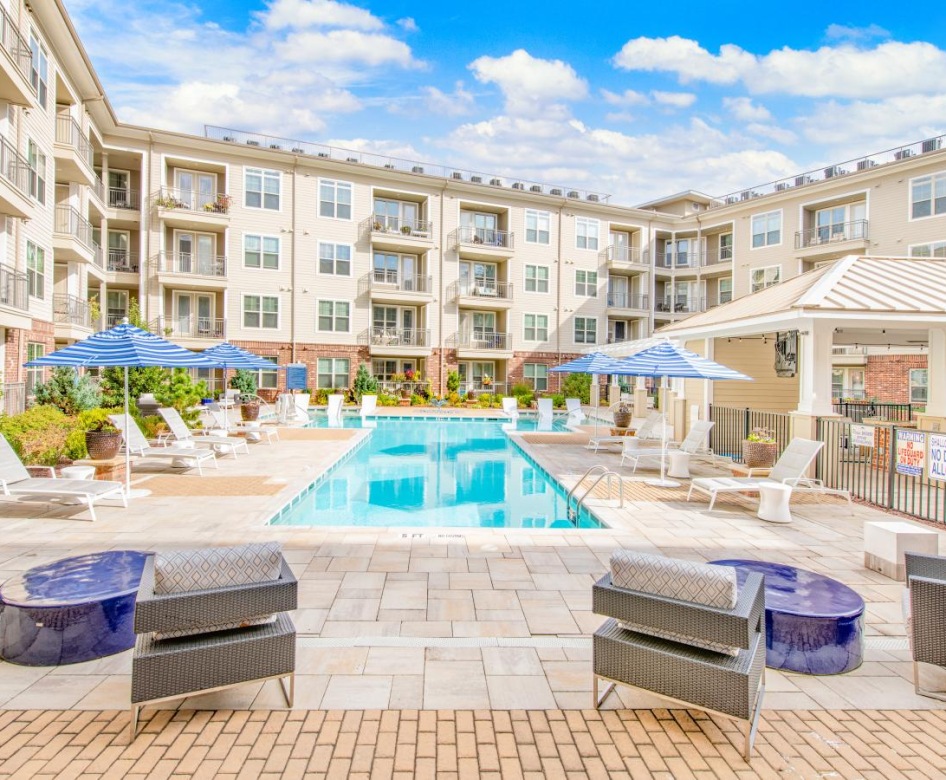 Large swimming pool with spa