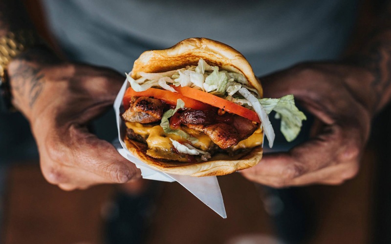 hands holding a burger